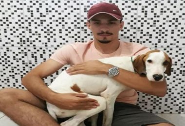 Conheça o estudante de medicina veterinária que viralizou salvando um cão de rua