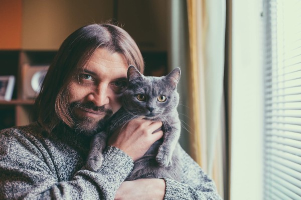 Amantes de gatos têm mais chances de ficarem solteiros